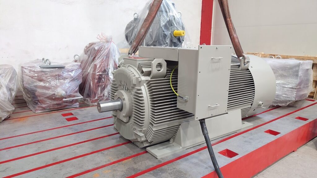 Silnik średnionapięciowy H17R-450X-4 o dużej gęstości mocy, 1350 kW, do wentylatora