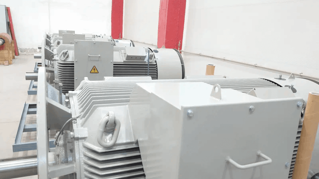 12-częściowy pionowy silnik elektryczny o bardzo wysokiej wydajności 500 kW z podwójnymi łożyskami kątowymi