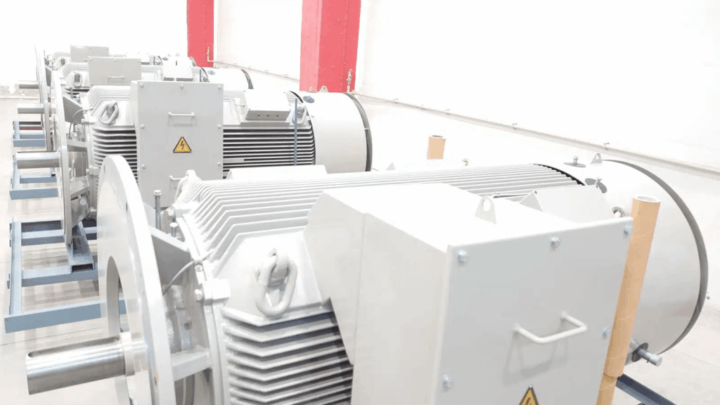 12-częściowy pionowy silnik elektryczny o bardzo wysokiej wydajności 500 kW z podwójnymi łożyskami kątowymi