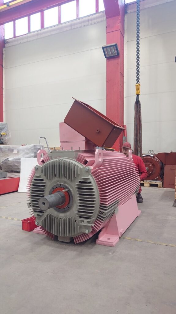 Silnik średniego napięcia z wirnikiem prętowym miedzianym H17R-500-4-ODP 1750kW do gniazda testowego