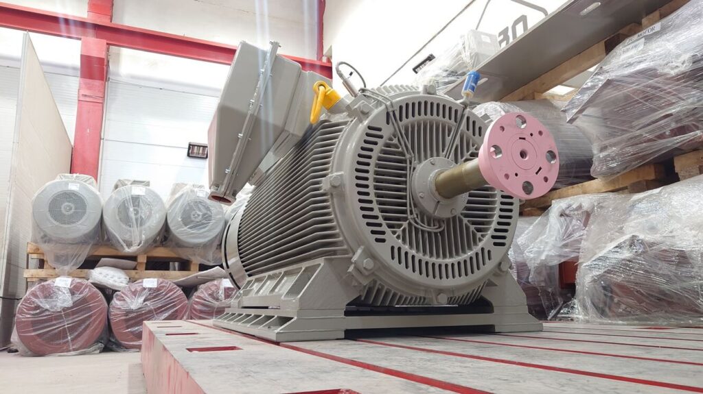 Silnik średnionapięciowy szybkoobrotowy z wirnikiem z prętów miedzianych H17R-450/560-2 1250kW do sprężarki